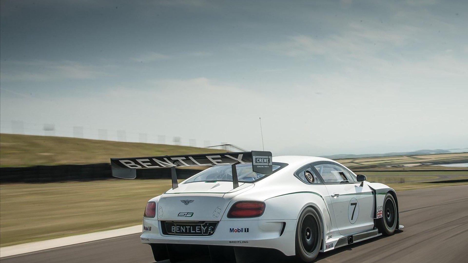 足球运动员公益慈善项目持续推进，传递正能量，中国足球 公益